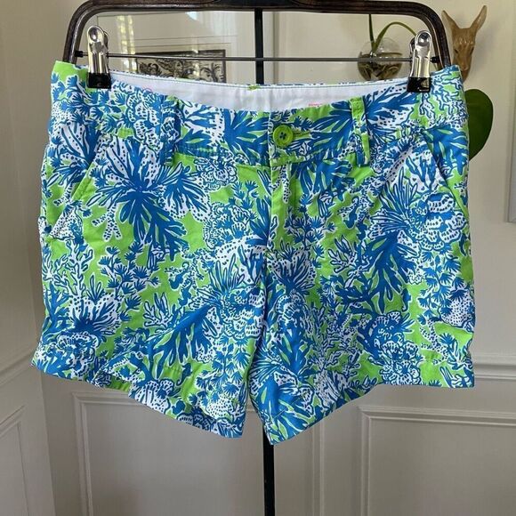 Lilly Pulitzer The Callahan in Limeade Biggest Fan Print Shorts 4 - Picture 1 of 9
